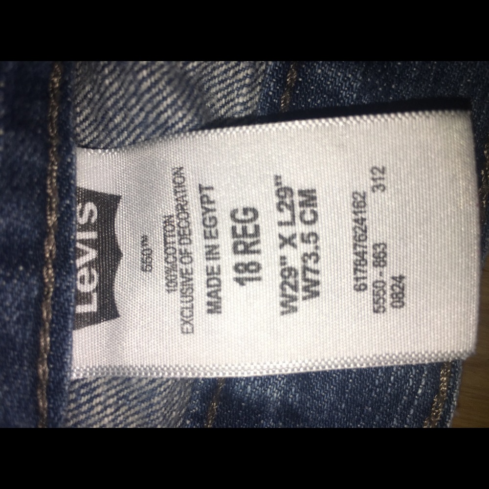 Vintage Levi’s Denim Shorts - Picture 5 of 5